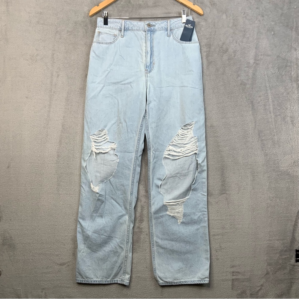 Hollister Ultra High-Rise Distressed Dad Jean Vintage Stretch. Size 7R. (NWT).‎